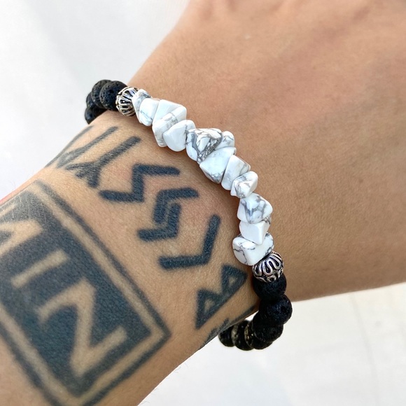 π΄ Genuine howlite & lava rock bead bracelet - Picture 3 of 12